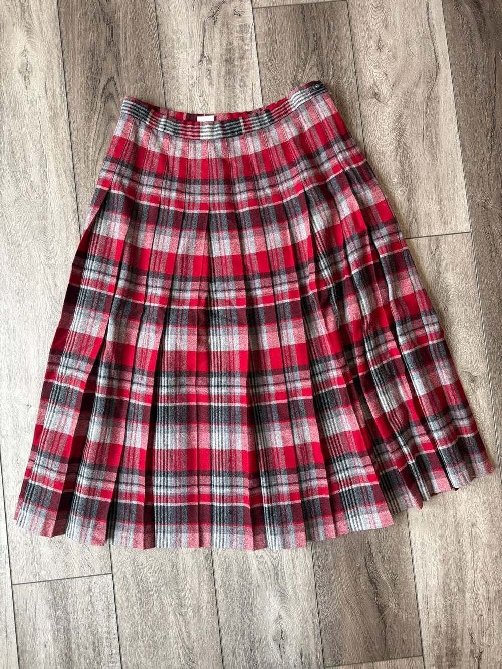 Pendleton Pleated Plaid Skirt Size 16 Red Virgin Wool Vintage